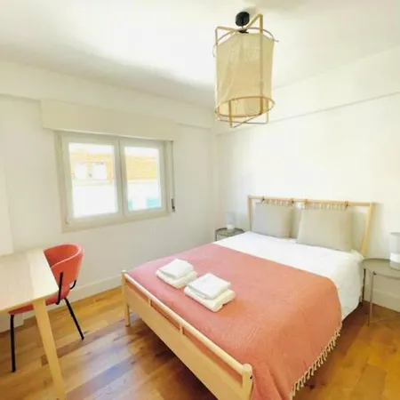 Vm - Cozy & Quiet At Campo Ourique 리스본